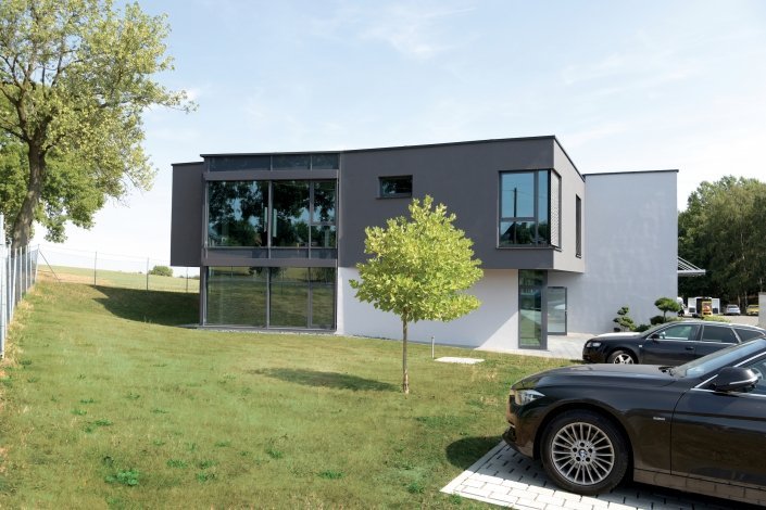 Modellbau Roth Aussenansicht Anbei Neubau Fertigungshalle Buero Walther Oelsnitz 810 9479