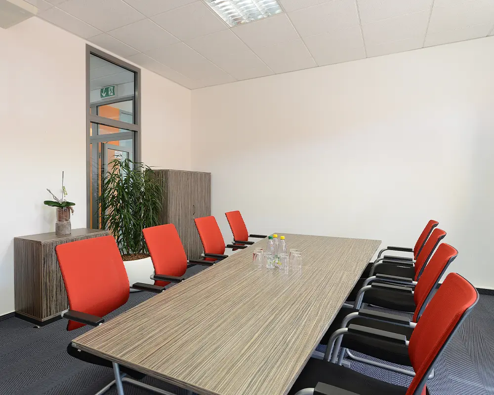 Stadtwerke_Schwarzenberg_Tagungsraum_Steh_Sitz_Konferenzloesung_Projekt_buerowalther